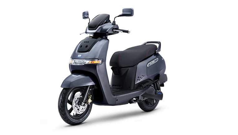 TVS iQube पर बंपर छूट! ₹26,000 सस्ता होते ही शोरूम के बाहर लगी भीड़ – 212 Km रेंज और सिर्फ 30 मिनट में फुल चार्ज