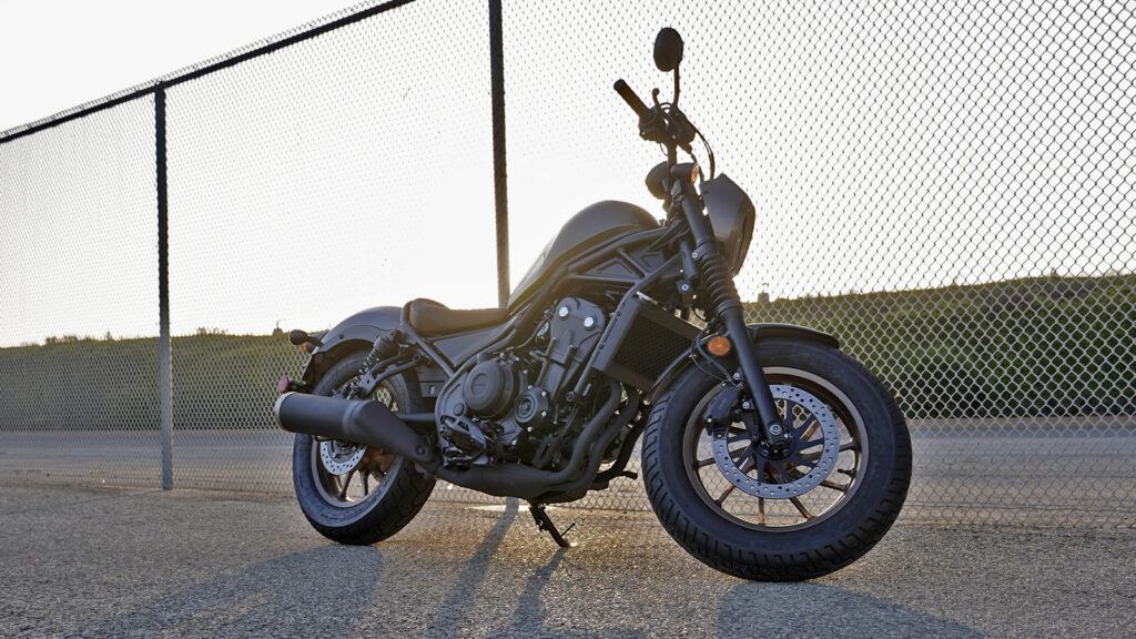 Honda Rebel ने मचाया बवाल! 400cc से 500cc सेगमेंट की टॉप 10 बाइक्स और उनकी कीमतें देखें यहां