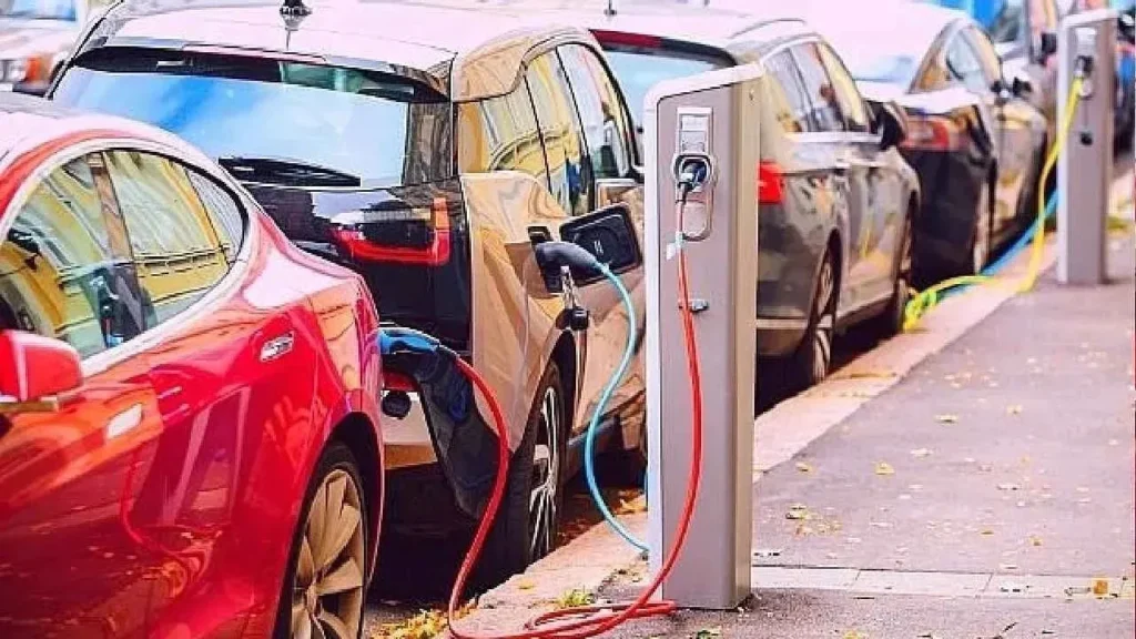 EV खरीदने वालों के लिए खुशखबरी! अब मिलेगी ₹2 लाख तक की छूट और टैक्स माफी – जानिए सरकार की नई योजना
