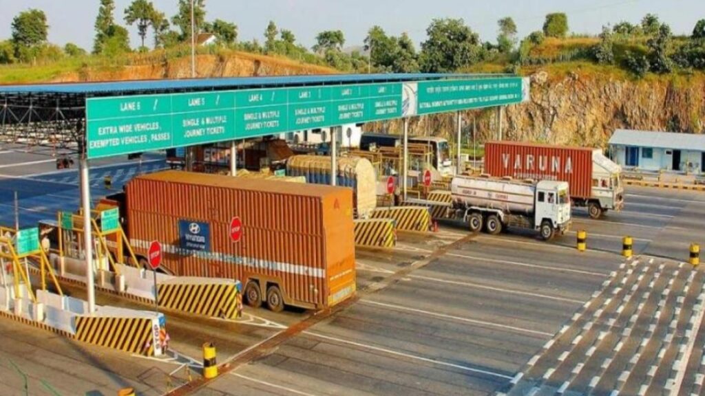 बस 340 रुपये में बनाएं FASTag, Toll Plaza से बिना रुके गुज़रें!