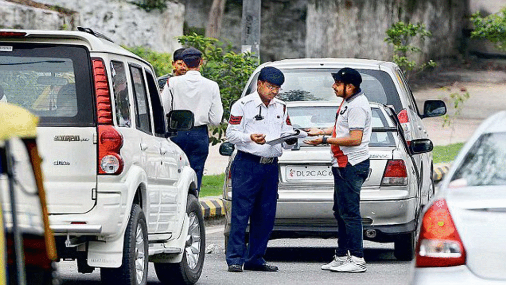 Traffic Challan: भारत में ट्रैफिक चालान ने पार की 12,000 करोड़ की रकम, फिर भी सुधरने को तैयार नहीं जनता