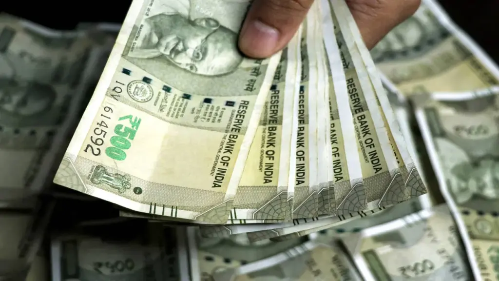 Govt Scheme: अब पति और पत्नी दोनों को हर महीने मिलेगी 10 हजार रुपये की पेंशन, आज ही भरें इस स्कीम का फॉर्म
