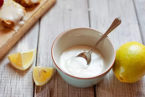Curd and lemon