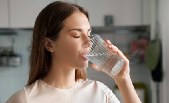 Drinking hot water