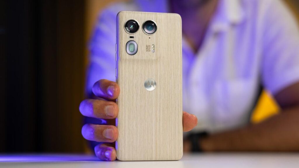 Motorola का धमाकेदार 5G फोन लॉन्च! 50MP + 50MP कैमरा, 12GB रैम, 6000mAh बैटरी और 90W चार्जिंग सपोर्ट
