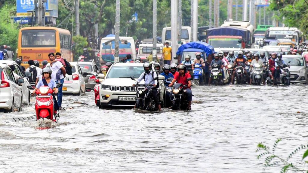 इन 5 जिलों में भारी बारिश की चेतावनी जारी, 25, 26 और 27 जून के लिए येलो अलर्ट