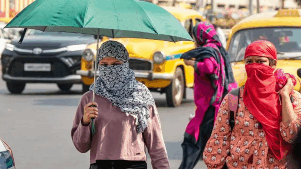 IMD Weather Alert: उत्तर भारत हीटवेव की चपेट में, वहीं नॉर्थ-ईस्ट और साउथ में बरस रही मूसलाधार बारिश