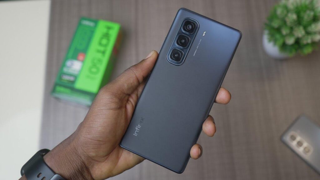 ₹10,499 में लॉन्च हुआ स्मार्टफोन 50MP कैमरा, 5200mAh बैटरी और AI बटन के साथ!
