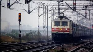 गोरखपुर से होकर गुजरेंगी पूजा स्पेशल ट्रेनें, त्योहारों में यात्रियों को राहत, जानें टाइमटेबल