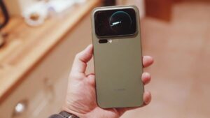 Xiaomi का लेटेस्ट फोन! iPhone को टक्कर देता सेकंड स्क्रीन फीचर, देखें