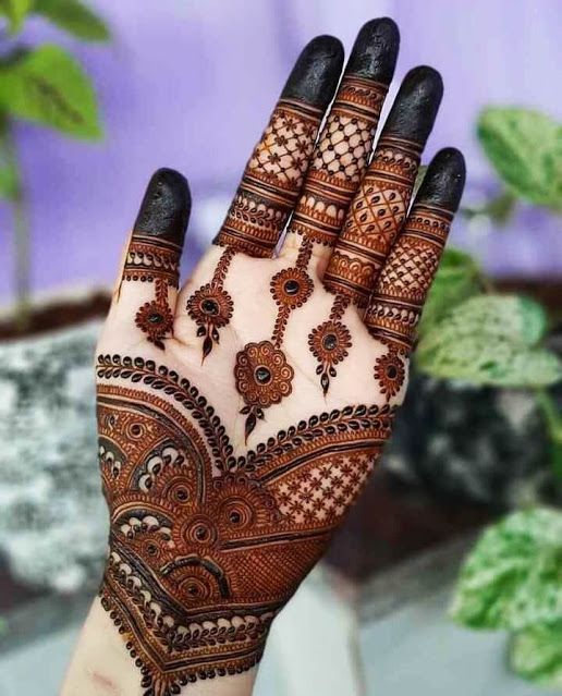 Geometric Mehndi Design
