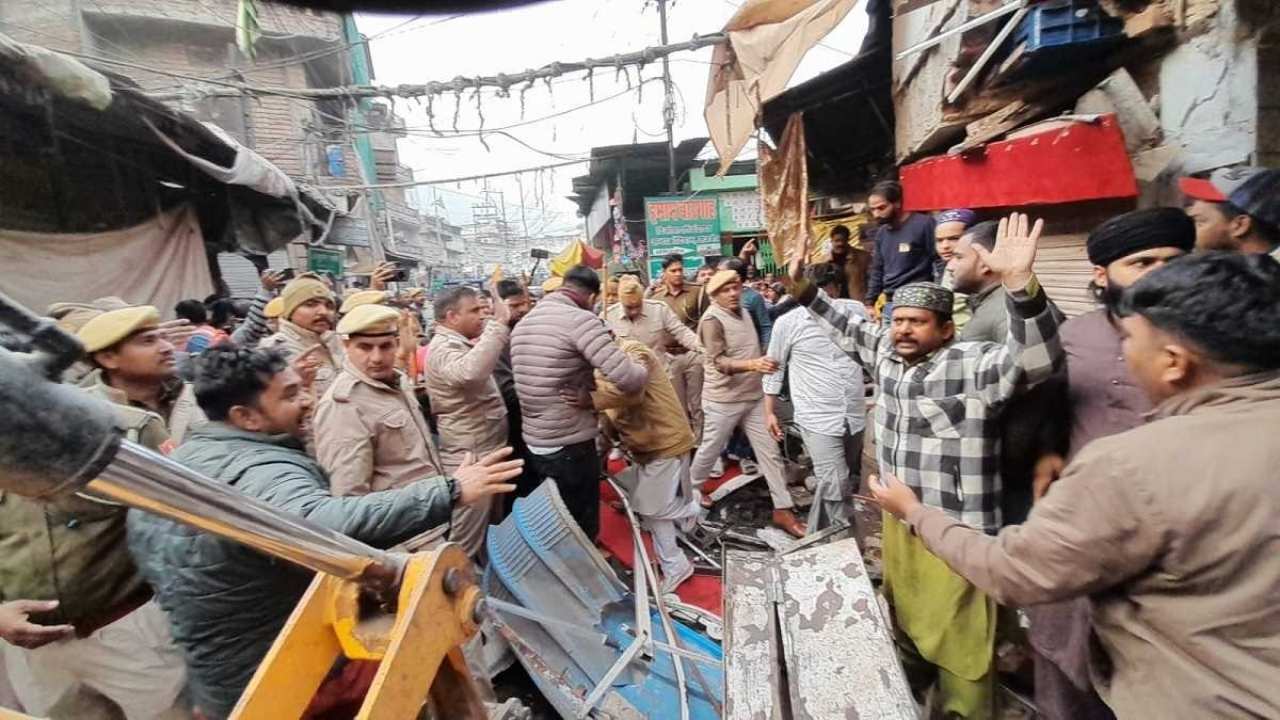 सड़क पर अवैध कब्जा करने वालों पर लगेगा गुंडा एक्ट, प्रशासन ने जारी किया अल्टीमेटम