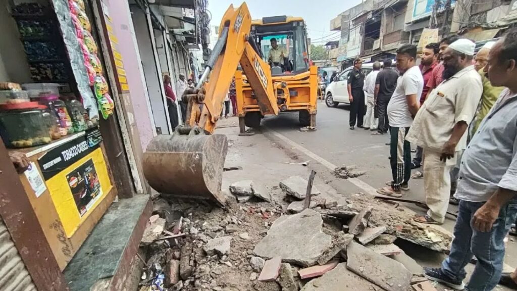 Illegal Construction: गलत जगह बना दिए घर! 15 दिन बाद कभी भी गरज सकता है बुलडोजर, नोटिस जारी