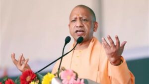 CM Yogi का सख्त आदेश, पराली जलाने वालों पर होगी कार्रवाई, ₹15,000 तक का लगेगा जुर्माना