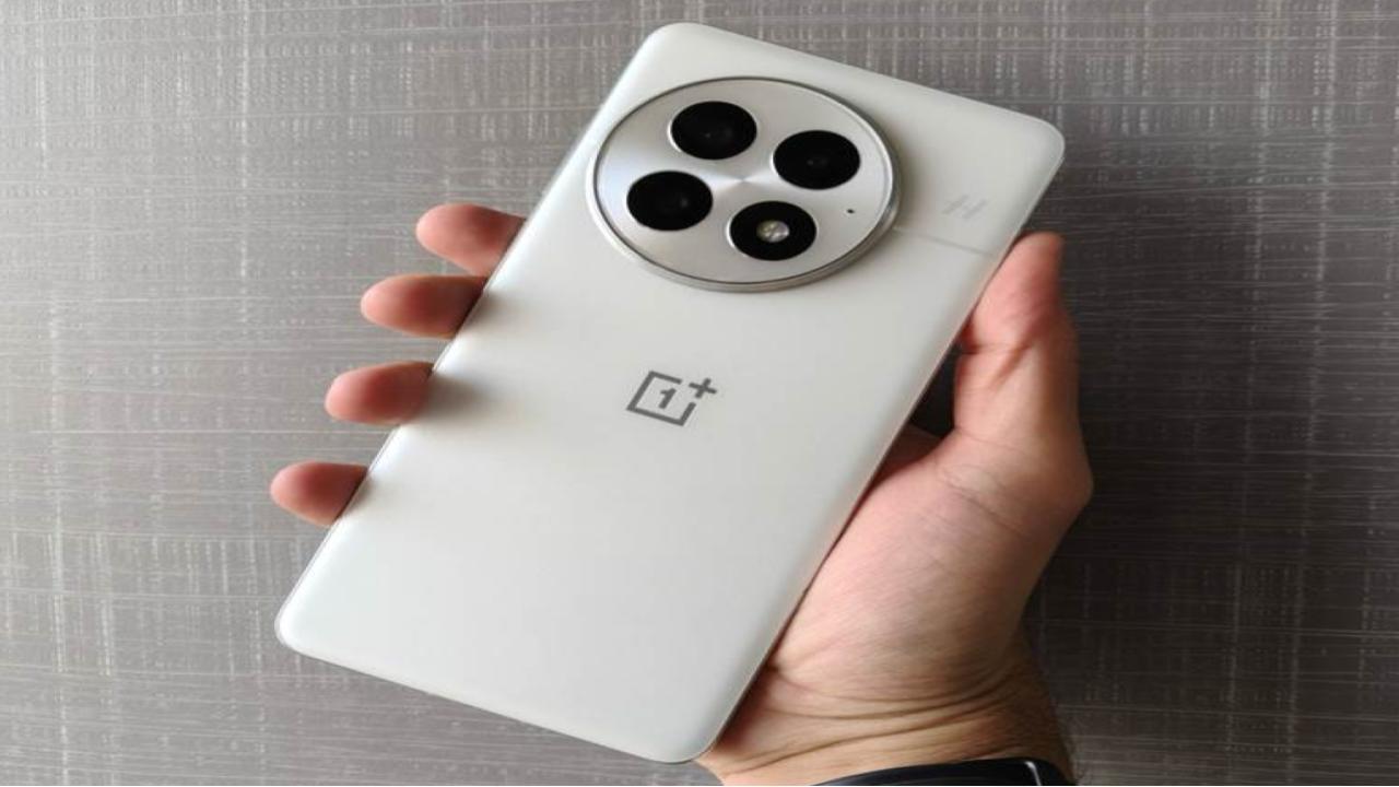 ₹10,000 सस्ता हुआ OnePlus का शानदार फोन, 50+50+50MP कैमरा और ढेर सारे फीचर्स