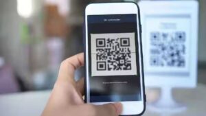 QR Code Payment Scam: QR कोड स्कैन करते ही खाता हो रहा है खाली! पेमेंट करने से पहले जान लें ये नई ट्रिक, वरना लग जाएगी लाखों की चपत
