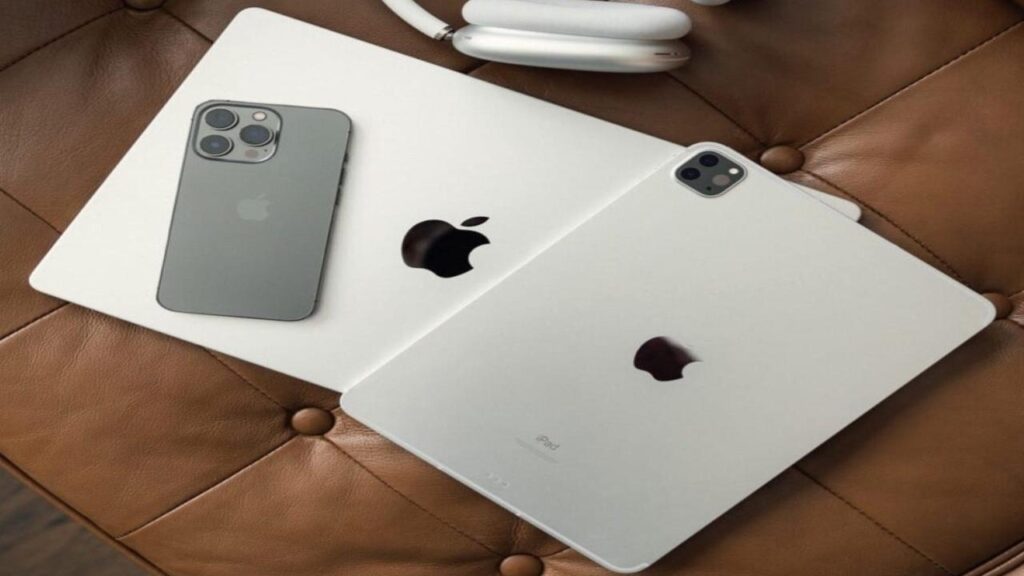 Apple का धमाका! भारत में iPhone 17e और नए MacBook की सेल शुरू, कीमत जानकर चौंक जाएंगे आप 1 apples new devices now on sale in india macbook neo iphone 17e m5 macbook pro and more