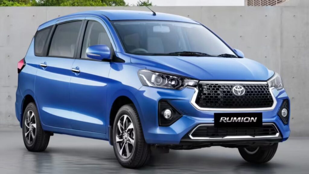 टोयोटा का बड़ा धमाका! अचानक सस्ती हुई 7-सीटर Rumion, अब मात्र इतनी कीमत में लाएं घर