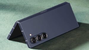 Samsung का तोहफा! 200MP कैमरा और 8 इंच स्क्रीन वाले 5G फोल्डेबल फोन पर ₹14,000 की सीधी छूट, हाथ से न जाने दें मौका