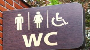 Amazing Facts: बाथरूम के बाहर क्यों लिखा होता है 'WC'? इसका असली मतलब जानकर दंग रह जाएंगे आप